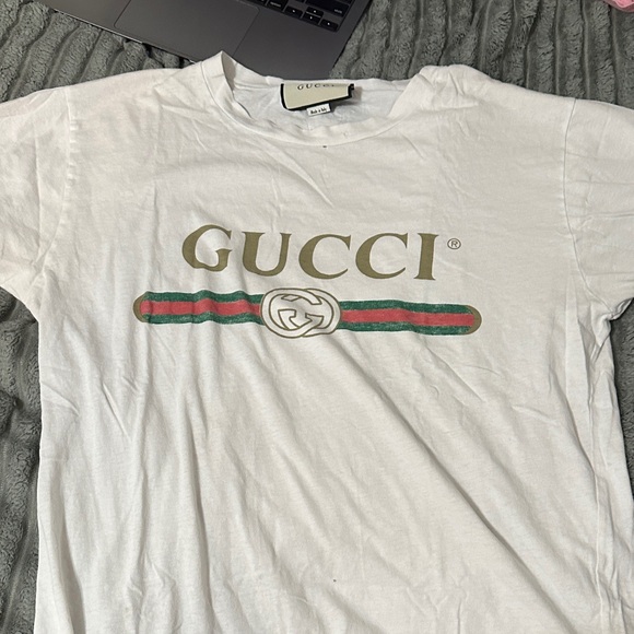 GUCCI White Tee with Gold Logo and Green-Red Stripe